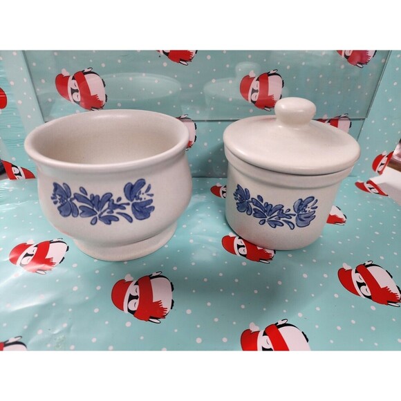 Vintage Pair Of Pfaltzgraff Yorktowne Stoneware Small Bowls with Lid - Picture 1 of 7